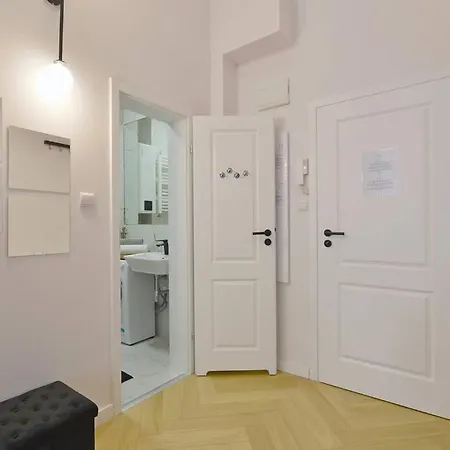 Apartment Argentis Kielbasnicza Black&white